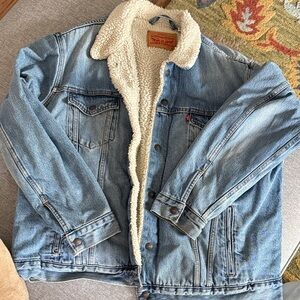 Men’s Levi's Light Blue Denim Sherpa-Lined Jacket with Cream Lining
